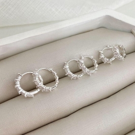 ARGOLA PT TRIO EM PEDRAS