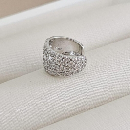 PIERCING PT CRAVEJADO EM PEDRAS