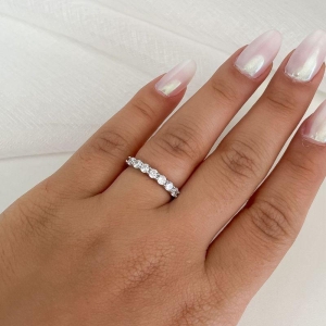 ANEL PT MEIA ALIANÇA CRAVEJADA