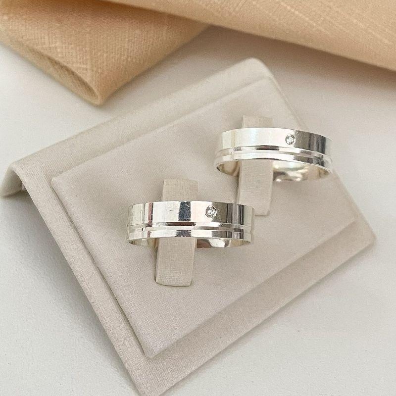 ALIANÇA PT RETA FRISO C/PEDRA