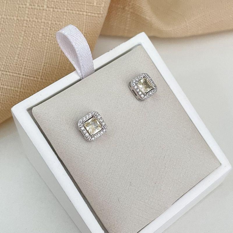 BR PT QUADRADA CRAVEJADA