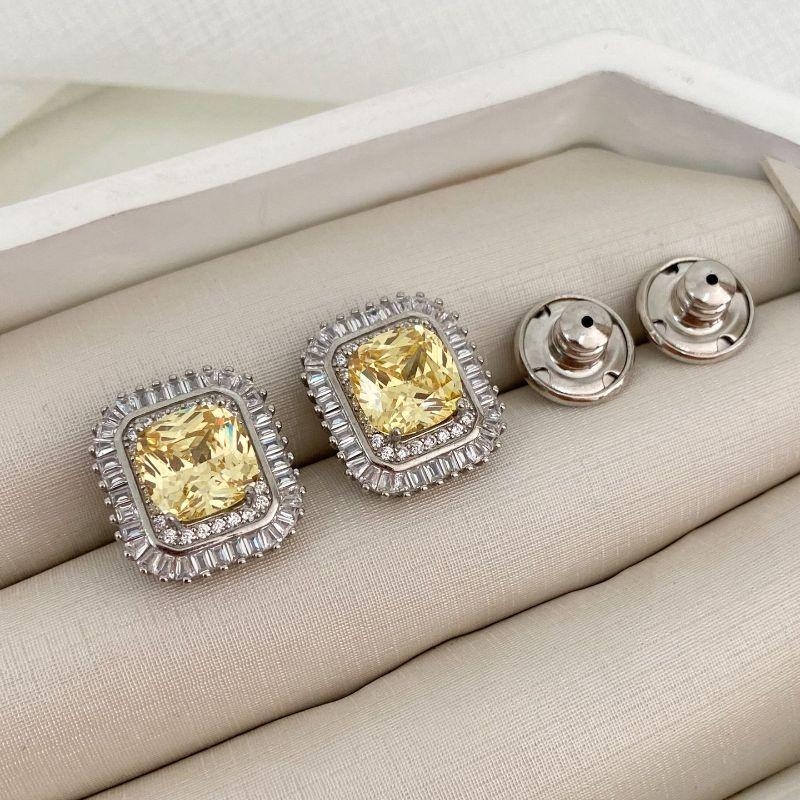 BR PT PEDRA AMARELO CRAVEJADA