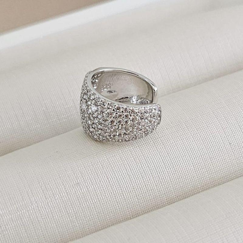 PIERCING PT CRAVEJADO EM PEDRAS