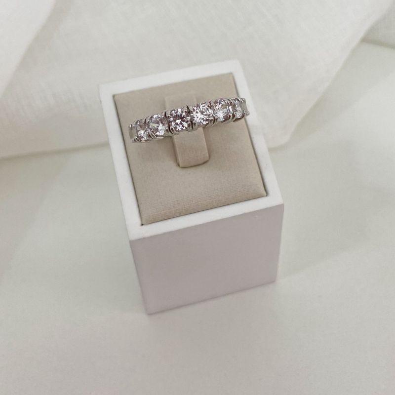 ANEL PT MEIA ALIANÇA PEDRA CRISTAL