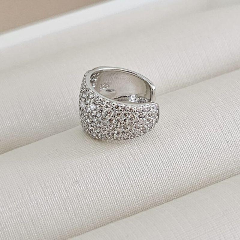 PIERCING PT CRAVEJADO EM PEDRAS